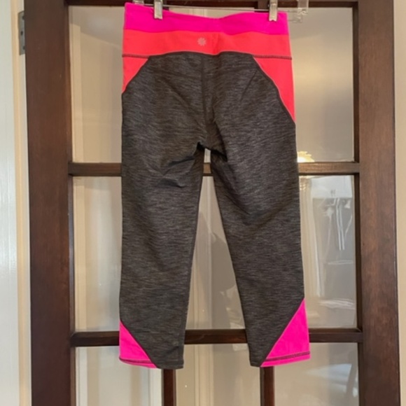 Athleta High Rise Colorblock Chaturanga Capri, Size Small - Picture 3 of 3